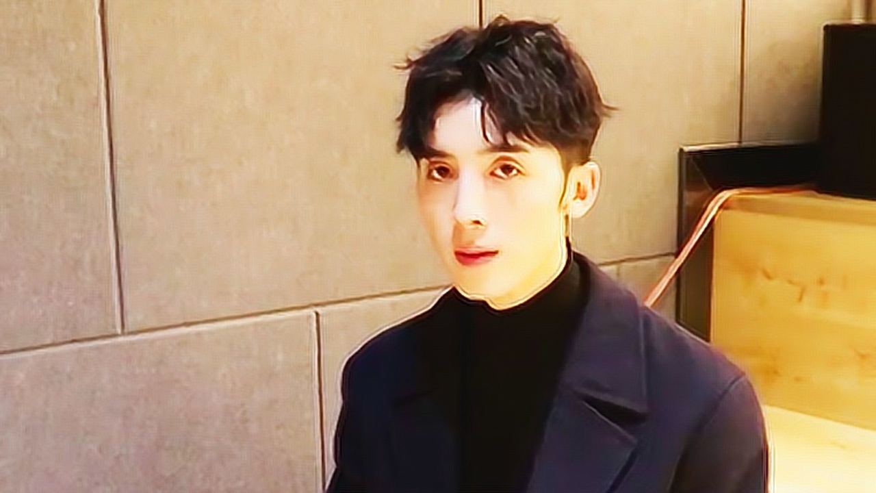 崔邵阳原创rap自我介绍表白父母:成为你们的骄傲是我一辈子的抱负