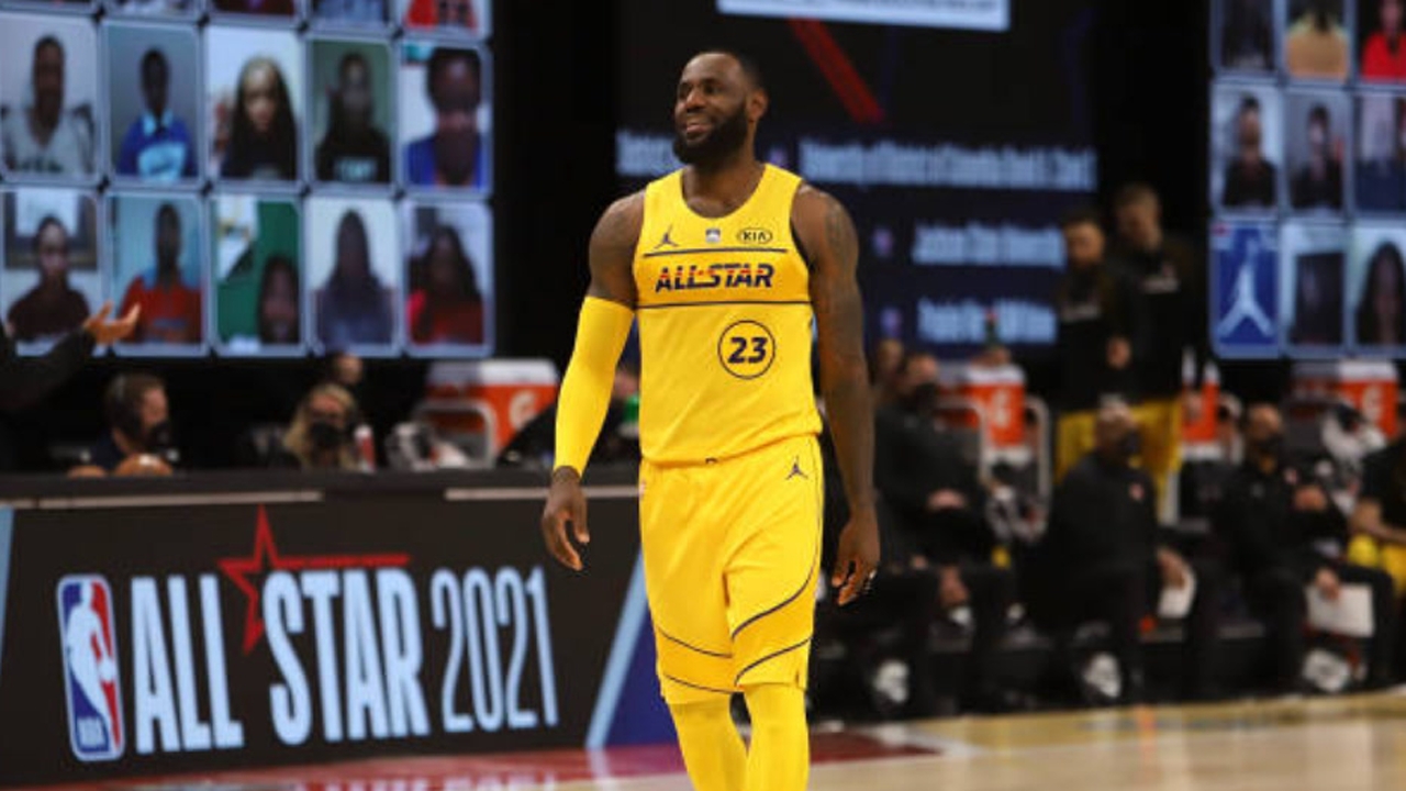 NBA官方公布前半赛季球衣销量Top15：詹姆斯第一库里第二 哈登未进榜单