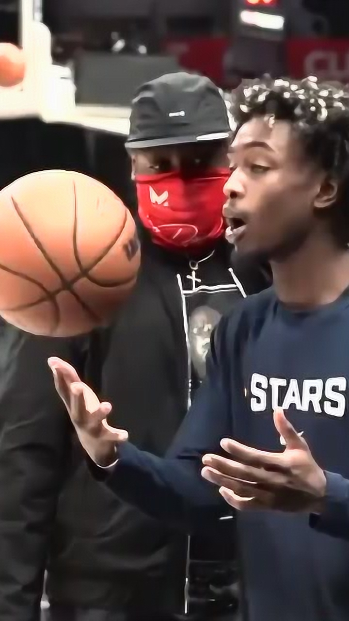 韦德亲自下场指教儿子扎伊尔 这私教估计不能便宜