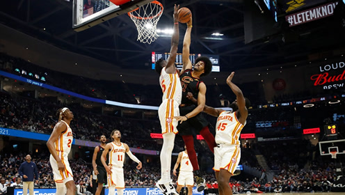 阿伦篮下接球恐怖隔扣卡佩拉