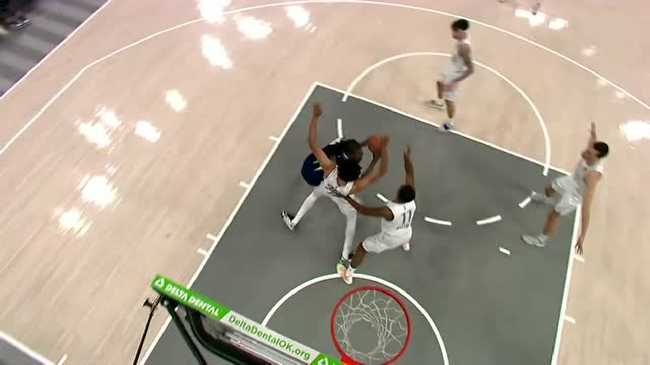 神仙球惊艳全场 里德转身抛投强势打进2+1