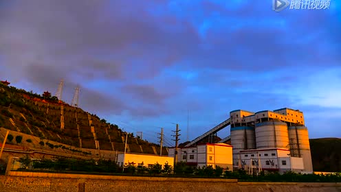 斜沟煤矿延时摄影之办公楼顶筒仓傍晚