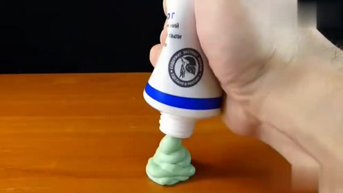 挤出来的牙膏被倒着播放出来,强迫症福利!