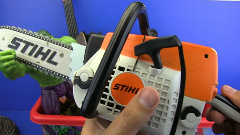 逼真手拉油锯玩具 有兴趣做个伐木工吗