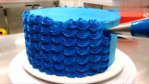 蛋糕达人做的"蓝色妖姬"玫瑰蛋糕,手艺真牛啊!