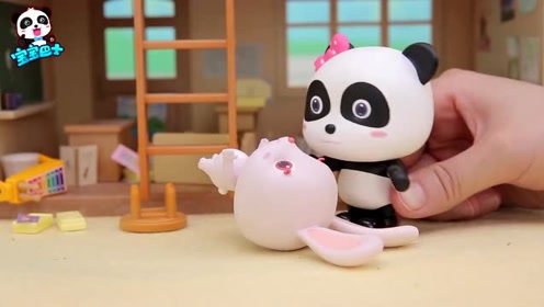 《宝宝巴士》兔一一不小心被凳子砸到了,一一你没事吧!