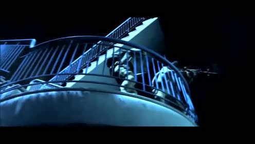 《狙击蜘蛛巢》面对无数的蜘蛛,战士们只能英勇对抗,不敢松懈