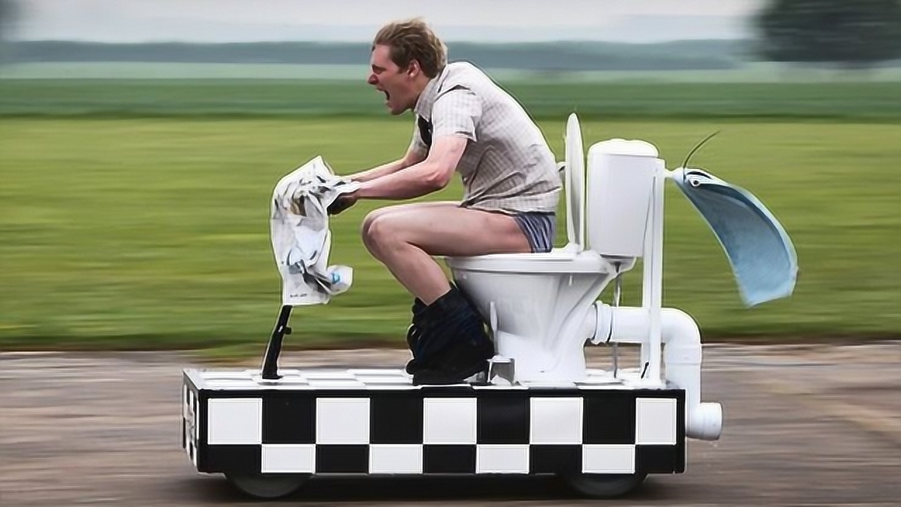 奇葩老外发明"移动厕所",速度高达100公里?网友:真想体验一下