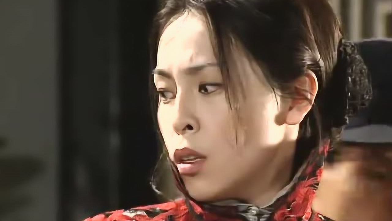 绝地苍狼:大帅正在吃饭,美女要陪大帅喝酒解闷,大帅却表示不好!