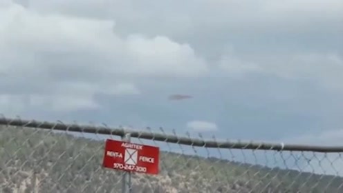 外国网友拍摄到的三角形UFO画面，难道真的有外星人?