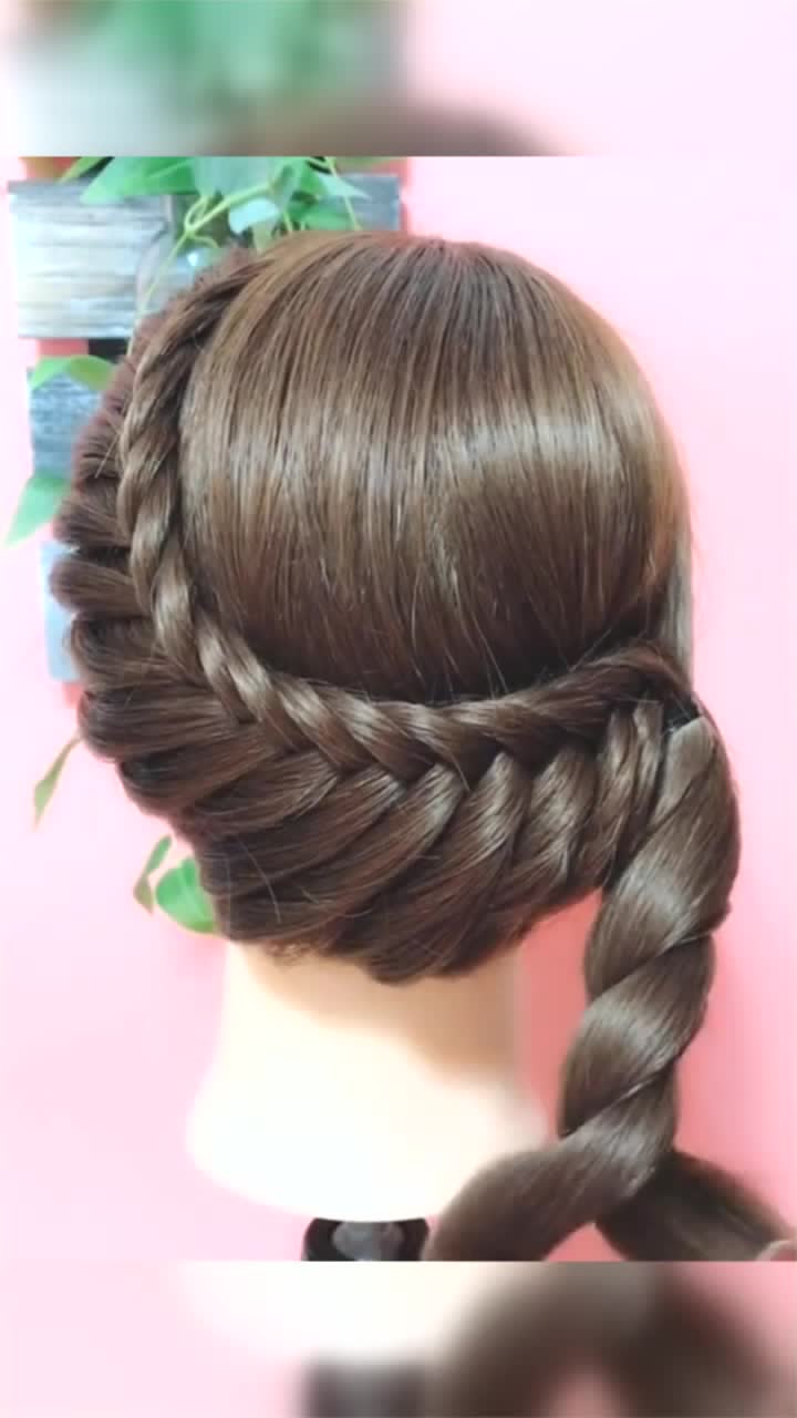 教你用鱼骨辫就能扎的发型,甜美庄重,做最美的新娘哦