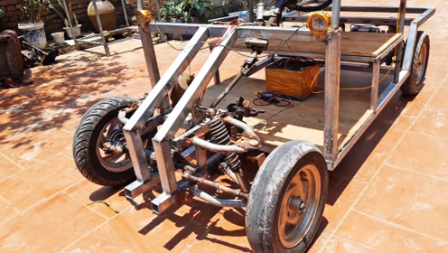 小伙自制太阳能四轮电动车,成本可不低,试开一下还不错