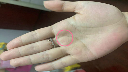 什么手纹的女人有魅力,金星环在手恋爱一直有,是天生的爱情高手!