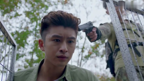 神犬小七2:鲍宇去救小七被抓,转身发现全军覆没,都是猪队友