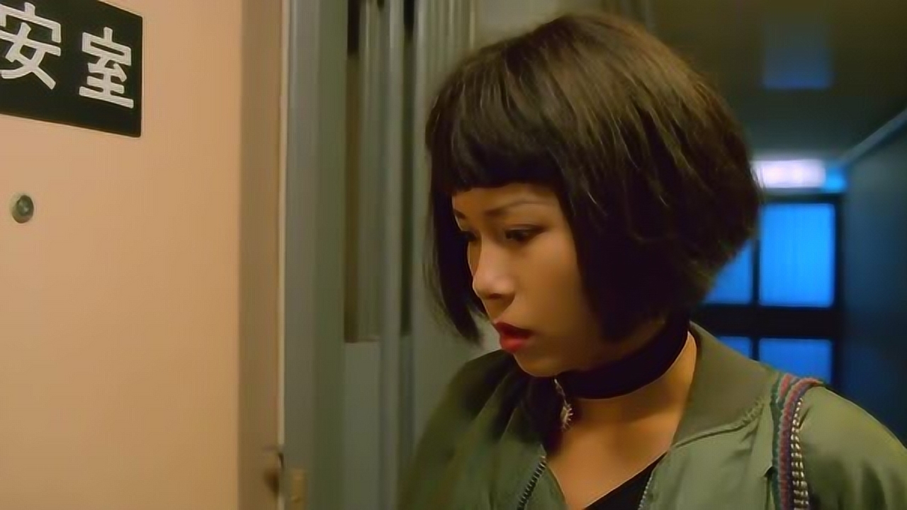 回魂夜:警官坐电梯撞邪,瞬间横飞,场面堪比杀猪现场!