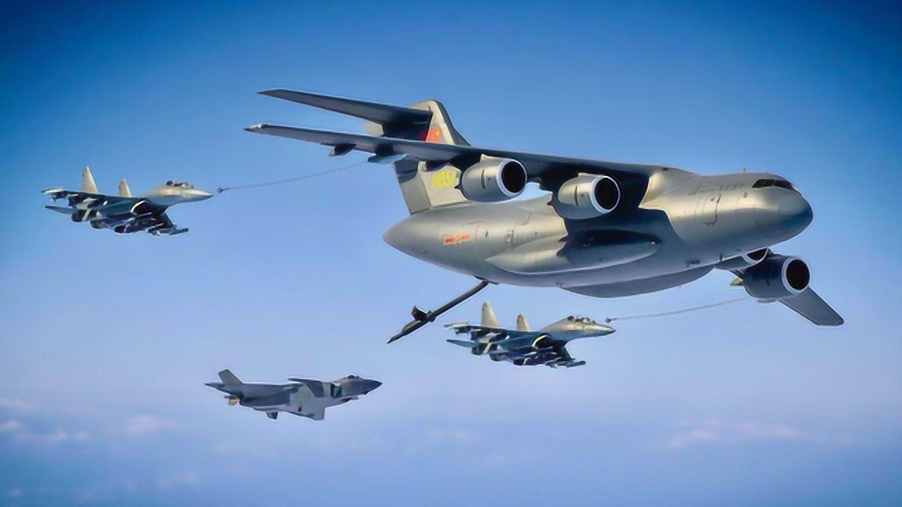 可携带60吨油料,一旦运20完成改装,歼20战力将倍增