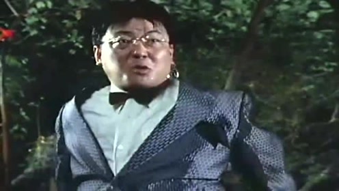 电影:楼南光实力作死,以为拿散弹枪就能对付僵尸,结果枪直接被咬断