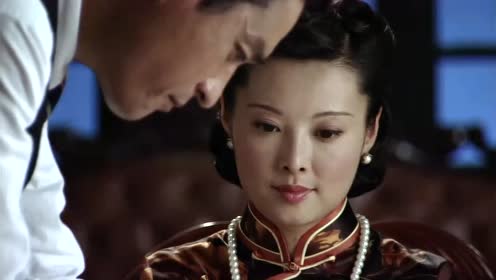 筱月桂得知杀害常爷的凶手,表面上嫁给黄佩玉,背后开始实施复仇