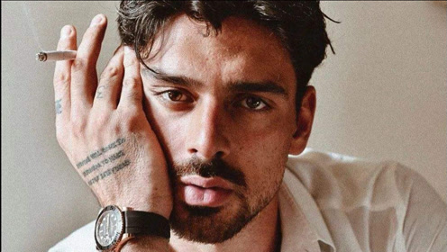 michele morrone就问你这个男人他不香吗?