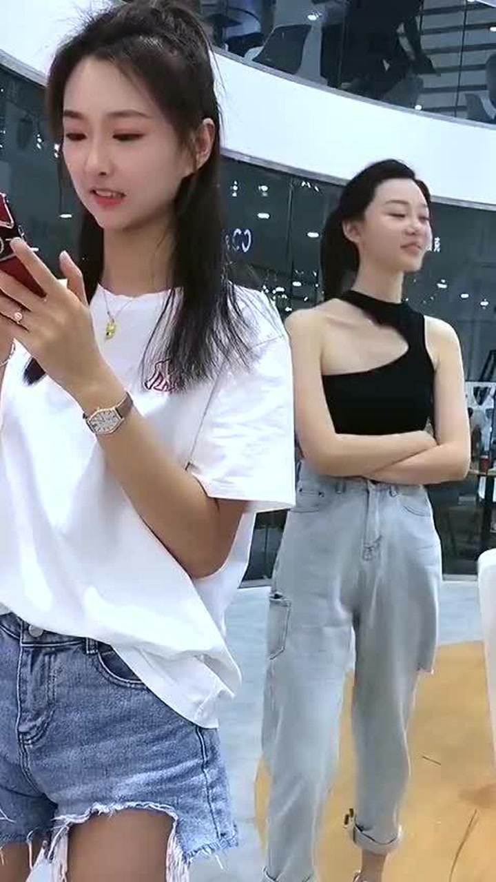 苏宁跟张芮尔第一次同框谁是一姐一目了然