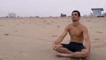 他叫Kron Gracie，是巴西著名综合格斗家，是一名“鱼素食者”