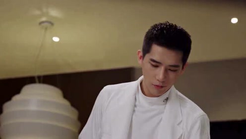 霸气沈哲用巧克力豆唬的刑洲洲,与她彻底了断,她怕了,哈哈