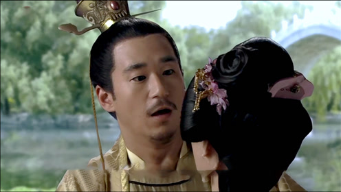 凰图腾65:皇后嫉妒宠妃,故意养条大狗想咬死宠妃,结果狗发疯咬了