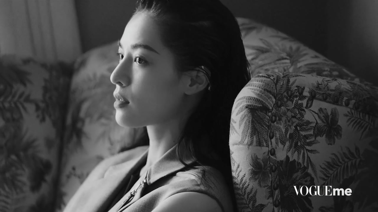 钟楚曦超a骨感封面花絮 举手投足间魅力无限