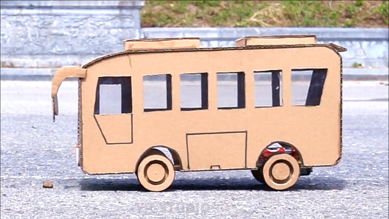 牛人用纸板创意制作,diy一辆小公交,启动后精彩开始了!