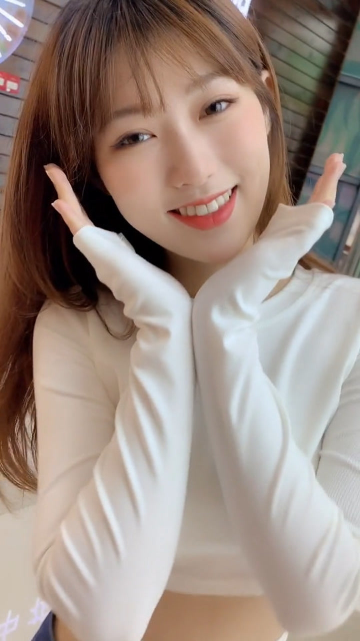 女生一定要往死里打扮,越漂亮越好,然后见一个爱一个,祸害一个是一个