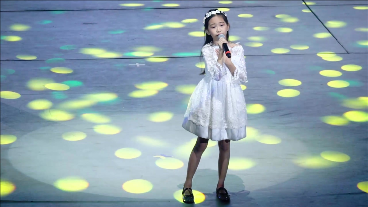 她才是这首歌的原唱9岁女孩开口超越刘德华感动了台下无数人