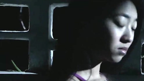 危情杜鹃:美女半夜上厕所,男子拿出铁丝,从上面勒死她