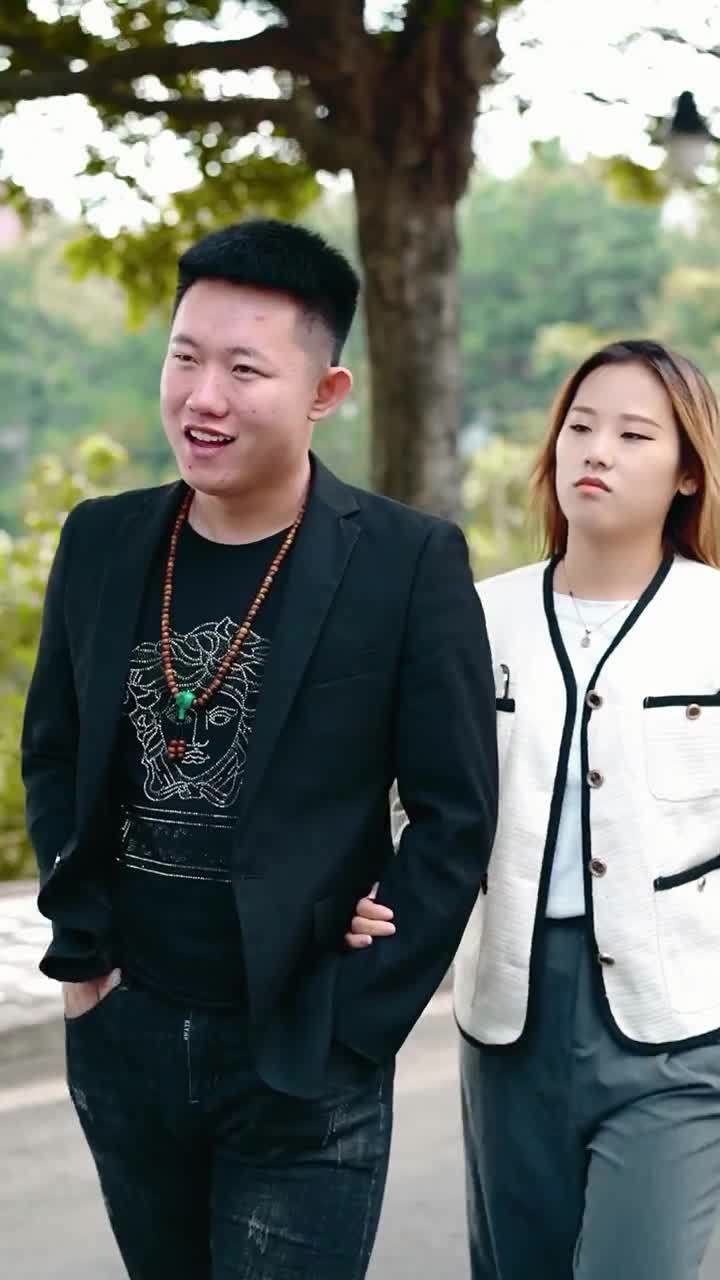 别碰我的人第1集:遇到前女友,却被看不起