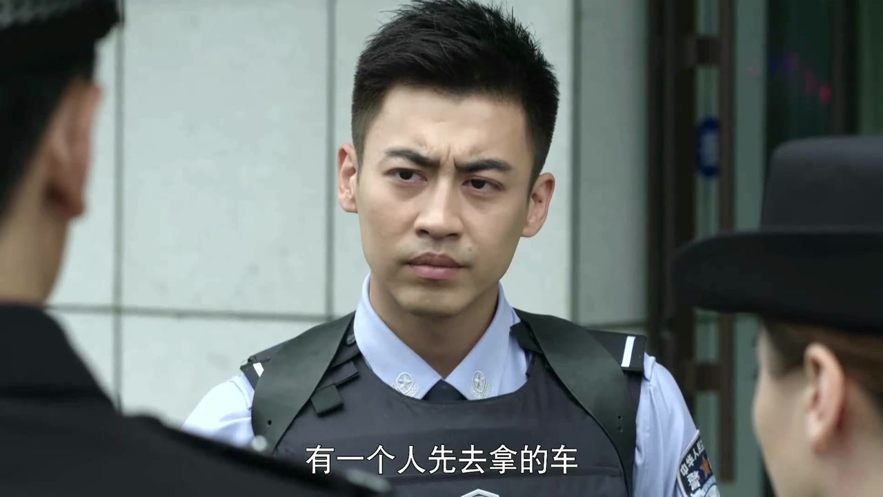 警察锅哥:简凡独具慧眼,分析案情的角度刁钻,让同事大开眼界
