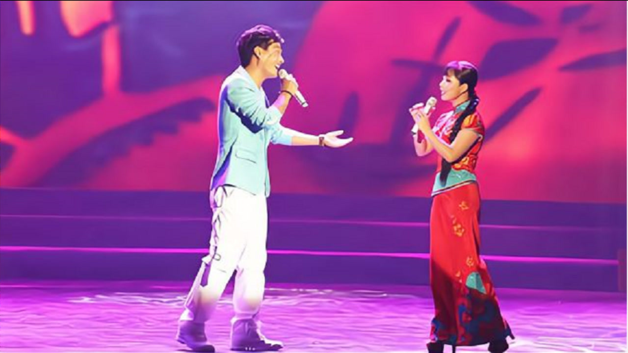 王二妮太大胆了,竟背着老公和云飞合唱这首歌,一开口太肉麻了!