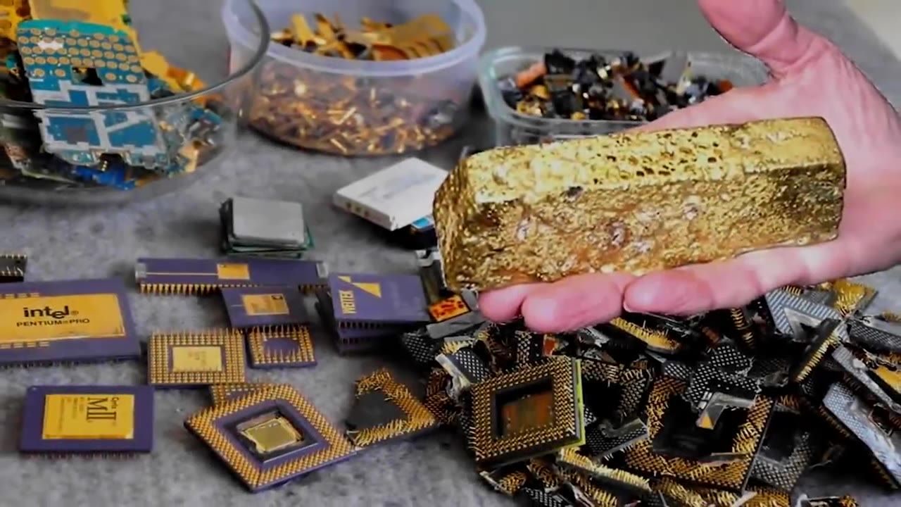 如何从废弃电路板中提取黄金?似乎闻到了黄金的味道