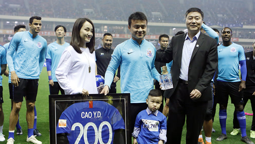 申花燃情纪念曹赟定200场 整个虹口为他沸腾