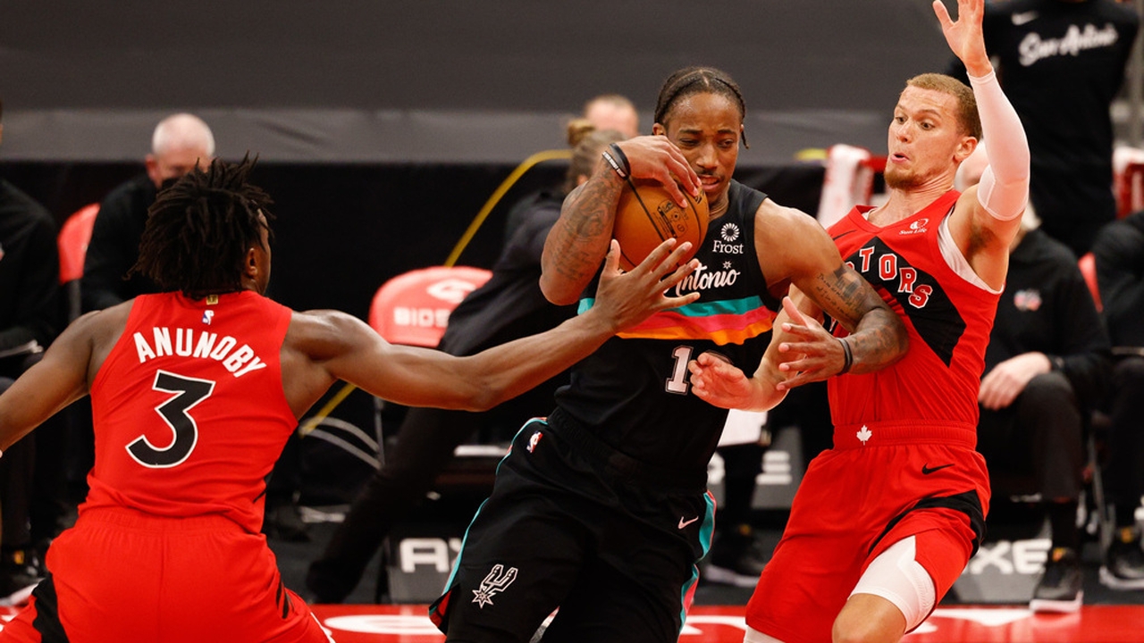 【球星】德罗赞vs猛龙集锦 全场19 11末节开火华丽暴扣难救主