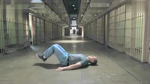 囚徒健身之举腿 第二式 平卧抬膝