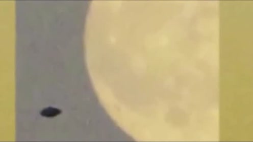 UFO似乎很依赖太阳和月亮，多次出现在附近，非常奇怪的图片