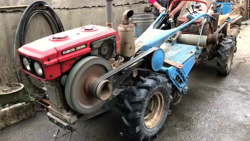手摇启动一台久保田手扶拖拉机,听听声音怎么样?