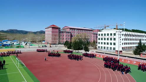 航拍围场职教中心学生课间跑步