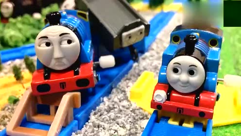 托马斯小火车叫洛奇来帮高登,好棒呀