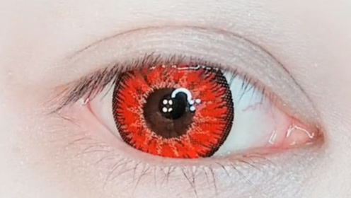 酒红色瞳孔图片