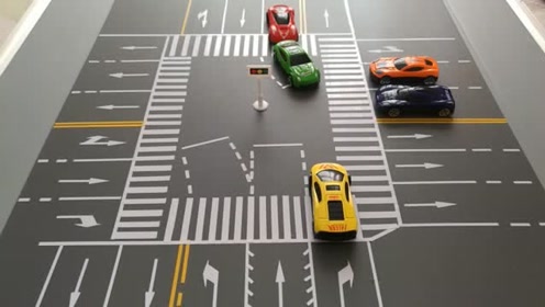 交通常识:车辆直行经过十字路口小常识,开车实用技巧