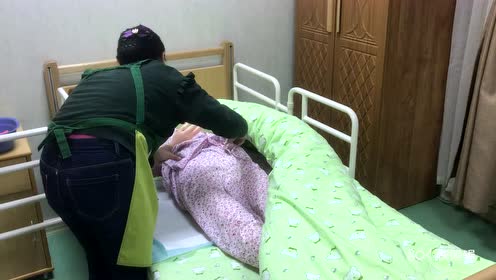 易照护培训课件·更换纸尿裤及会阴擦洗