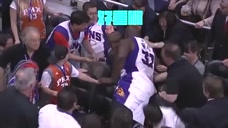 NBA轻松时刻：奥尼尔为救球扑向观众席，替补席队友被吓跑！