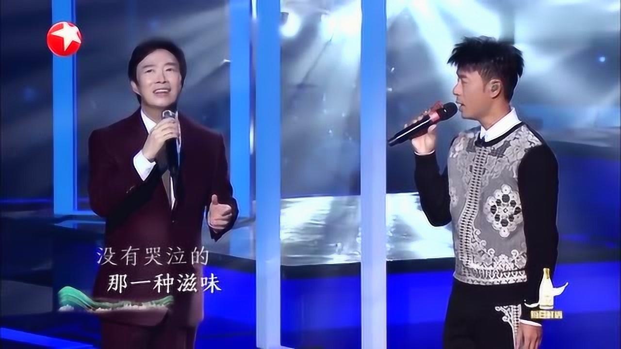 费玉清李克勤周深三种语言版《另一种乡愁》神级演唱,太享受