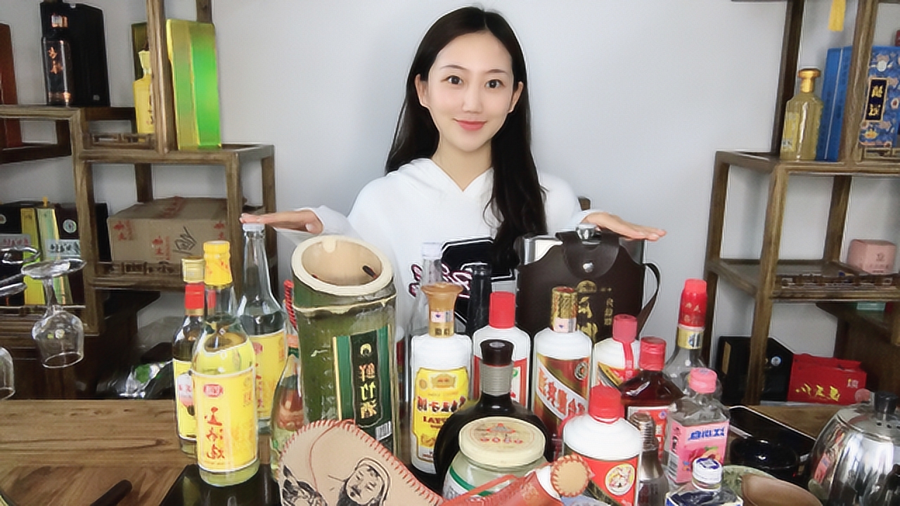 小酒妹一个月喝多少酒?拍视频赚的钱全买酒了,一张桌子都放不下