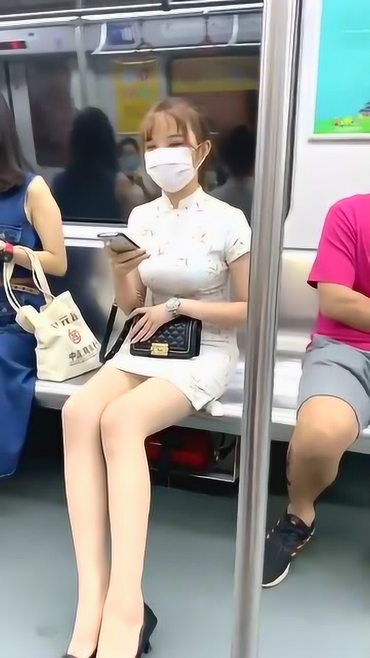 三倍流畅播放 4k超清体验  00:08   地铁上遇到长腿美女,没忍住多看了